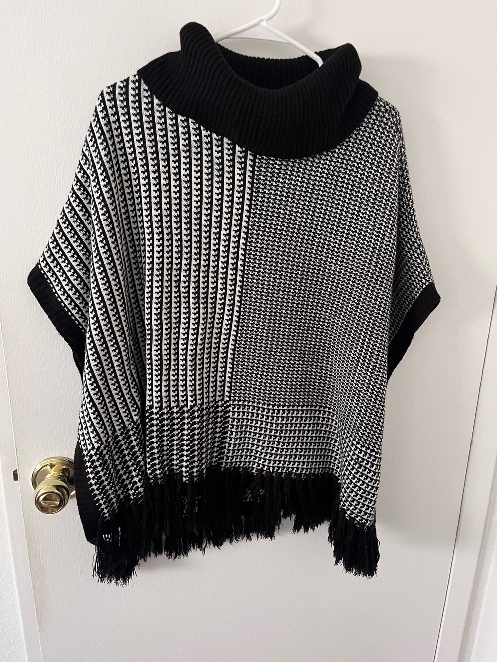 White House Black Market Turtleneck Fringe Knit Poncho Cape XL